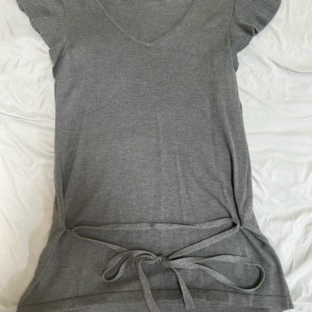 The Limited grey sweater size medium. Excellent condition.